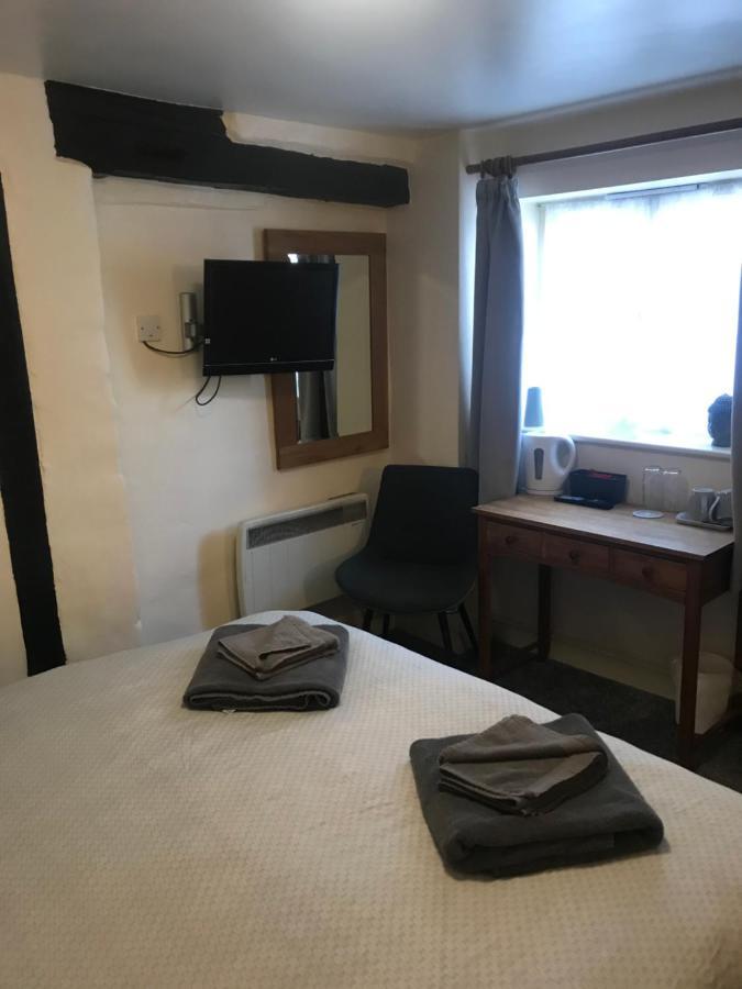 The Swan Inn Newport Bagian luar foto