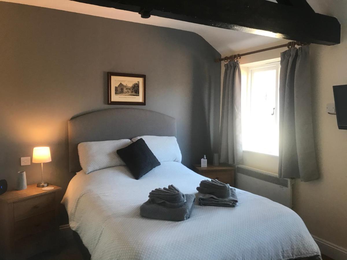 The Swan Inn Newport Bagian luar foto